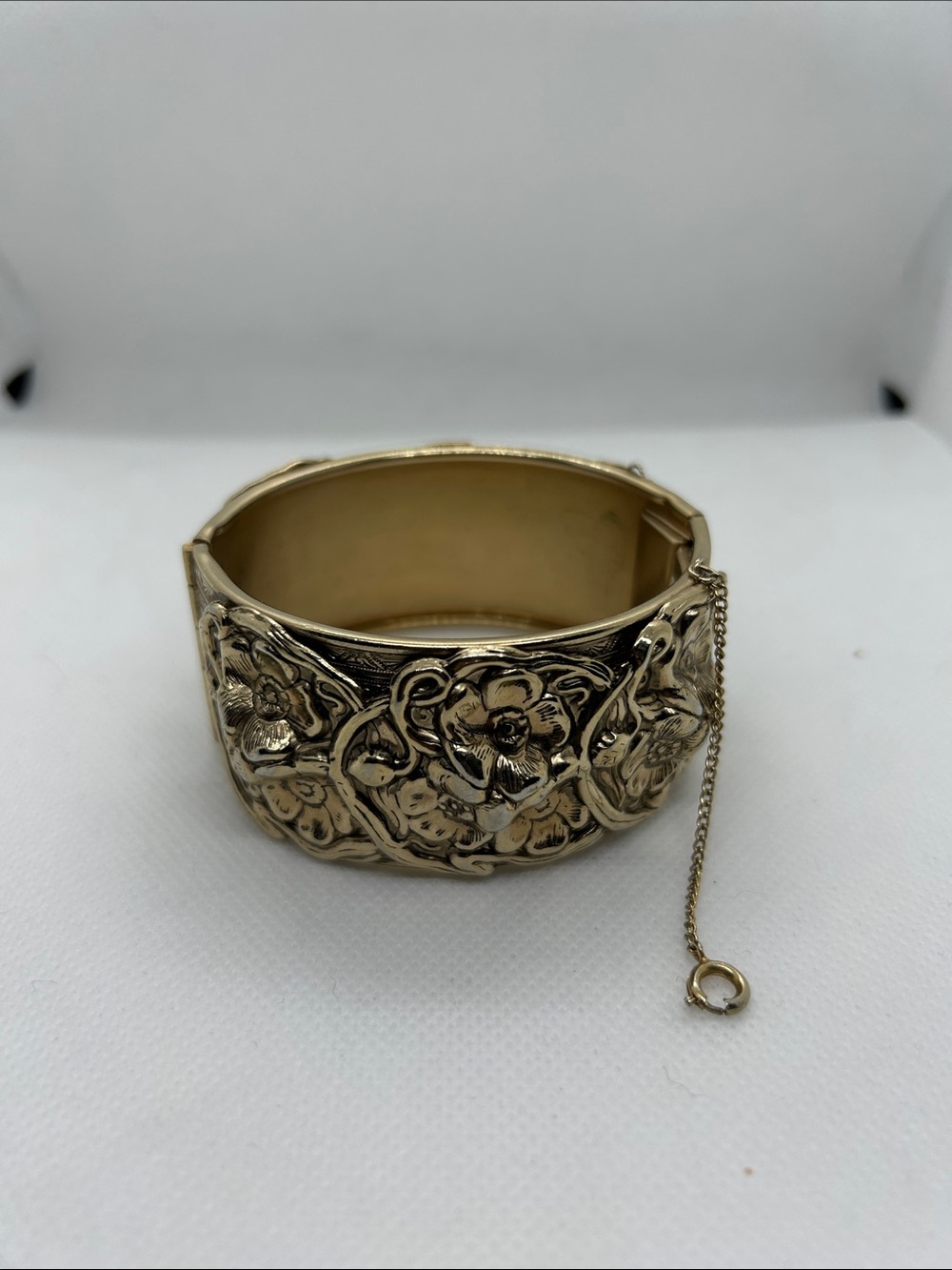 Vintage Gold Tone Floral Relief Hinged Bangle Bracelet